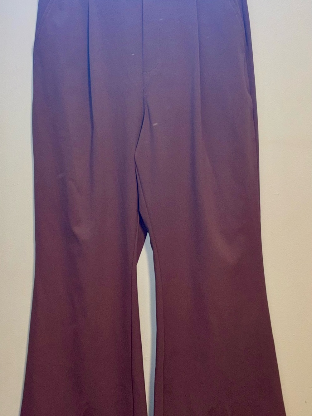HALARA Wide-Leg Pants in Burgundy